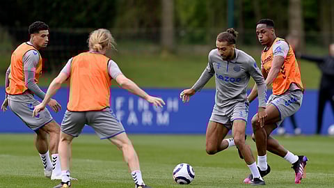 Everton, practicing for Arsenal.
