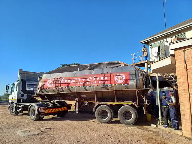 Beer delivery lorry at Esiqonweni.
