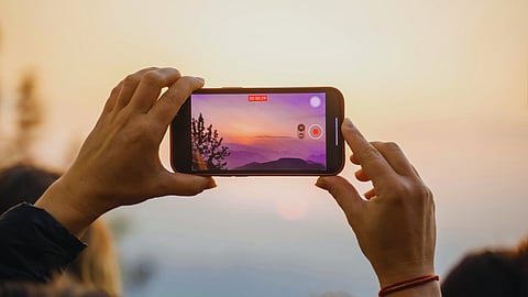 The Economist: Will AI kill the smartphone? 