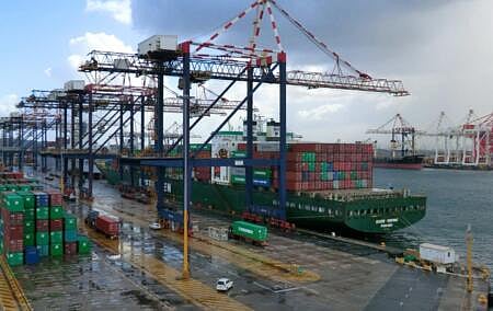 South Africa's ports are getting better. They're still a disaster.