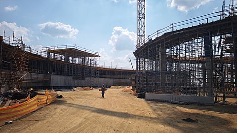 Central pathway through the core node with cafeteria on the left and amphitheatre on the right.