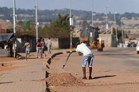 JOHANNESBURG, SOUTH AFRICA - MAY 20: A general view of unemployed township youths fixing potholes in Finetown to earn a living in Johannesburg, South Africa. According to media reports, the rate of youth unemployment in South Africa for 2022 is 66.5%. (Photo by Gallo Images/Fani Mahuntsi)