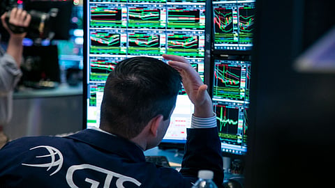  Investor anxiety surges as S&P 500 stumbles: Hedging strategies on the rise