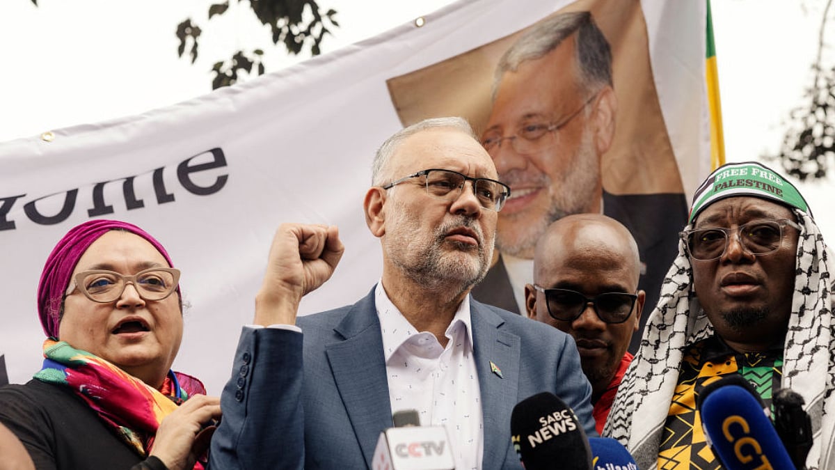 🔒 Rasool defiant after US expulsion, returns to South Africa