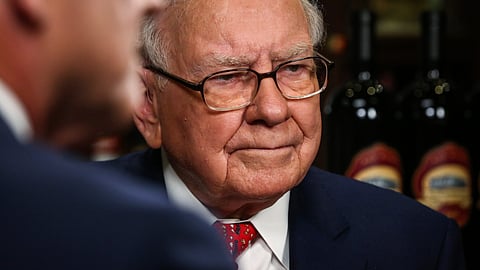 Buffett & Li hoarding cash – a warning sign?