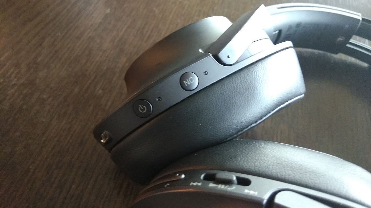 Noise cancellation on the h.ear MDR-100abn works like a charm. (Photo: <b>The Quint</b>)