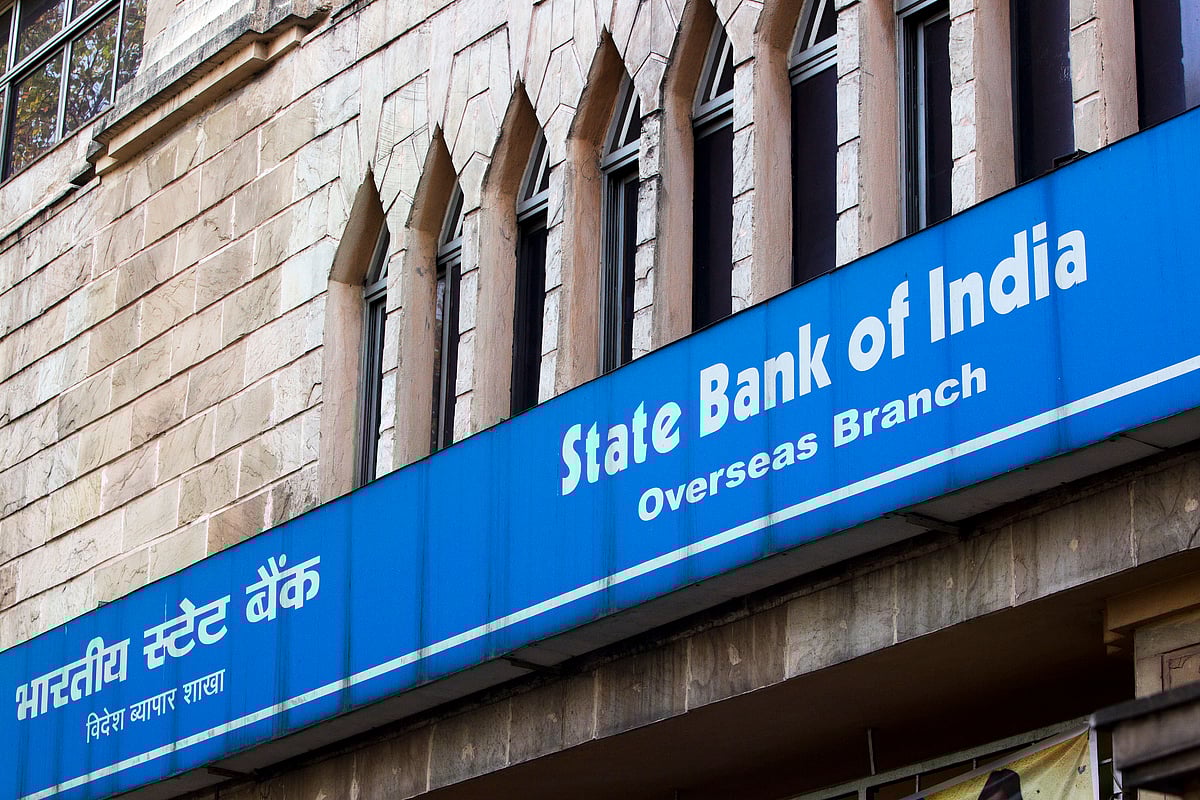 

The State Bank of India (SBI) building stands in Kolkata, India (Photographer: Brent Lewin/Bloomberg)