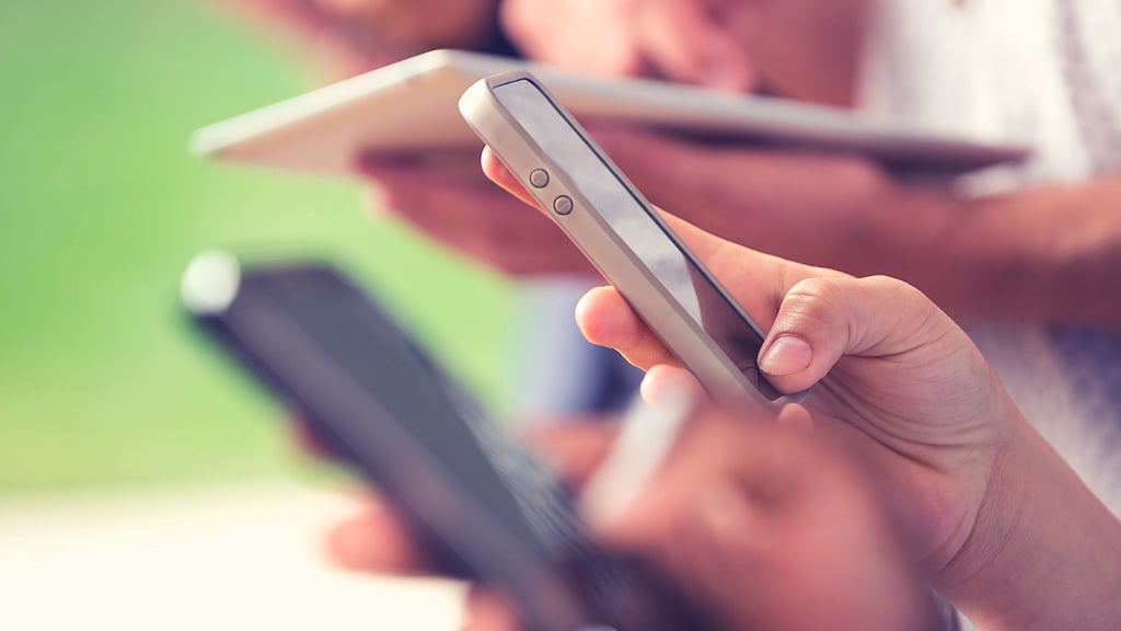 <div class="paragraphs"><p>People using mobile phone. (Photo: freepik)</p></div>