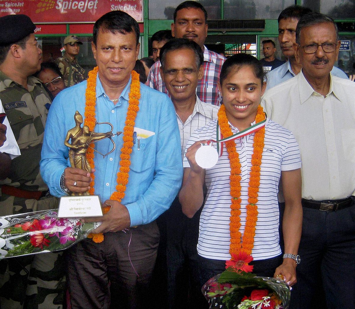  Rajiv Gandhi Khel Ratna awardee gymnast Dipa Karmakar and  Dronacharya award winner coach Bishweshwar Nandi being welcomed on their arrival at an airport in Agartala. (Source: PTI)