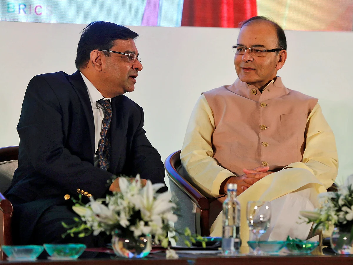 The Reserve Bank of India
(RBI) Governor Urjit Patel speaks with Finance Minister Arun Jaitley
(R) at a seminar in Mumbai, India, 13 October 2016. Patel has not spoken publicly about demonetisation yet. (Picture: Reuters)