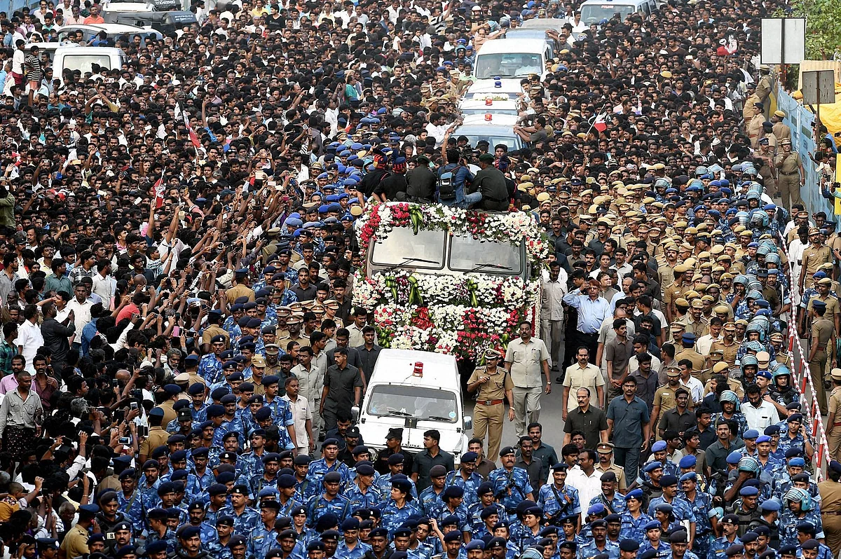A sea of crowd during the funeral procession of Tamil Nadu’s former Chief Minister J Jayalalithaa in Chennai on Tuesday (Photographer: R Senthil Kumar /PTI)
