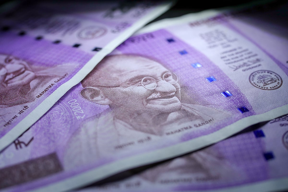

Indian two thousand rupee banknotes are arranged for a photograph in Mumbai, India (Photographer: Dhiraj Singh/Bloomberg)