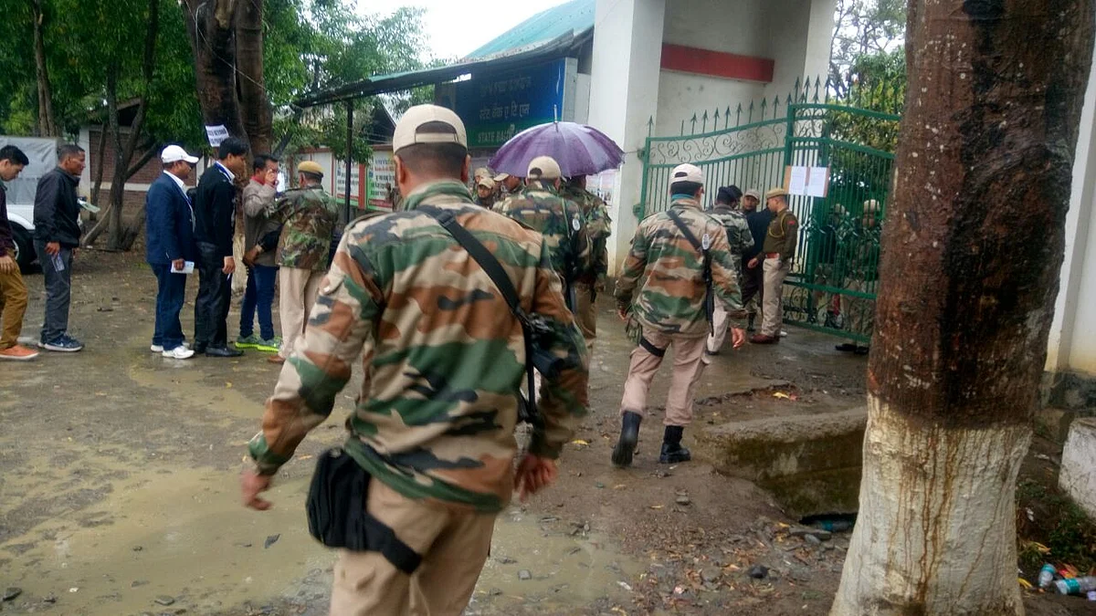 Government officials get frisked before heading into the Deputy Commissioner’s office in Thoubal. (Photo: The Quint/Maina Dutta)
