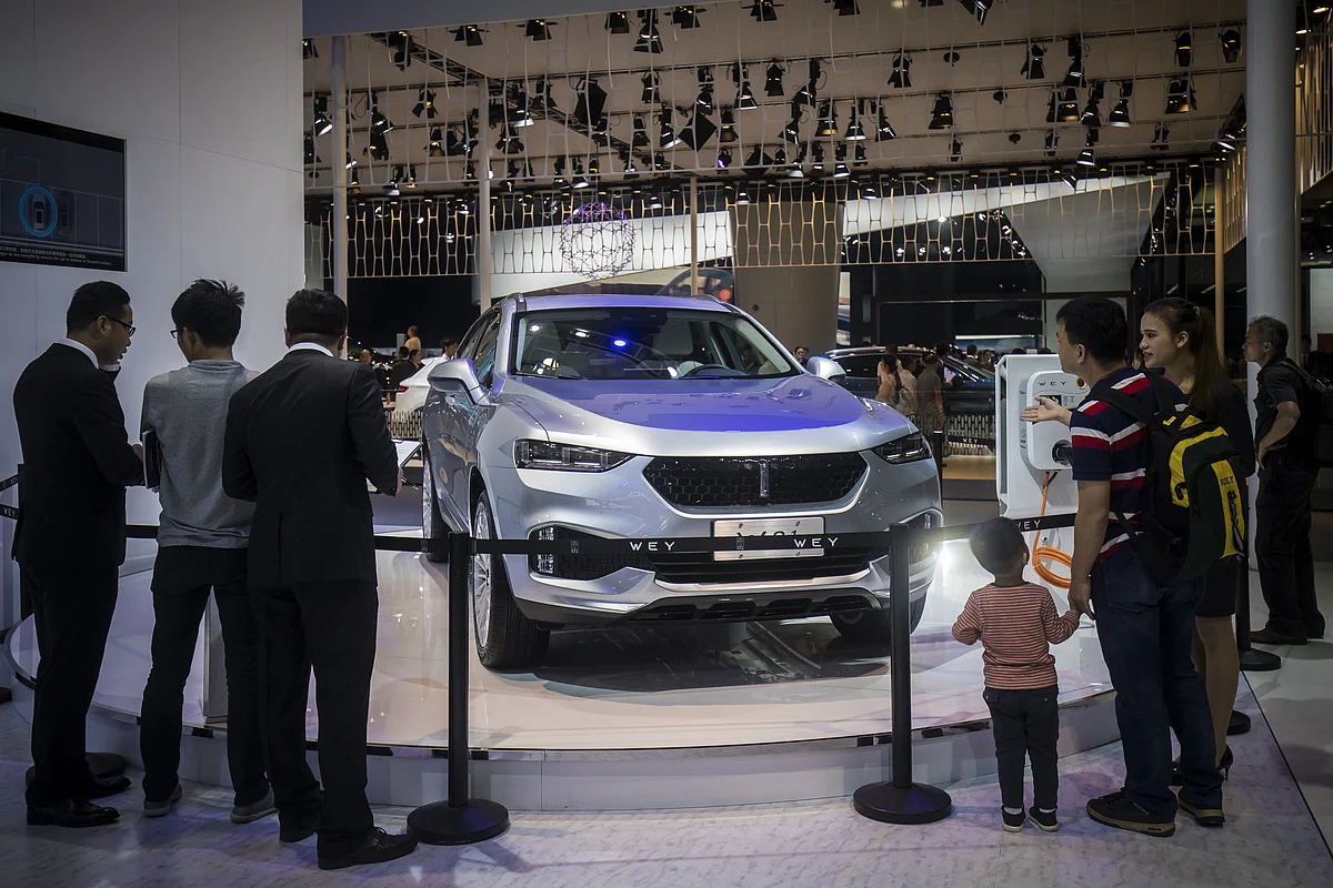Attendees look at a ‘Wey’ brand WO1 ERD electric sports utility vehicle (SUV), manufactured by Great Wall Motor Co., on display at the China (Guangzhou) International Automobile Exhibition in Guangzhou, China (Photographer: Qilai Shen/Bloomberg)