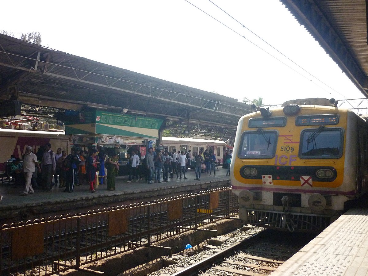 <div class="paragraphs"><p>Local Train arriving at a platform at Dadar station, Mumbai. (Photographer: Mahima Paul/NDTV Profit)</p></div>