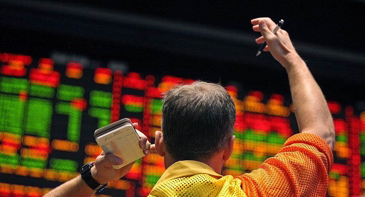 A trader works in the S&amp;P 500 pit at the CME Group’s Chicago Board of Trade in Chicago. (Photographer: Tim Boyle/Bloomberg)