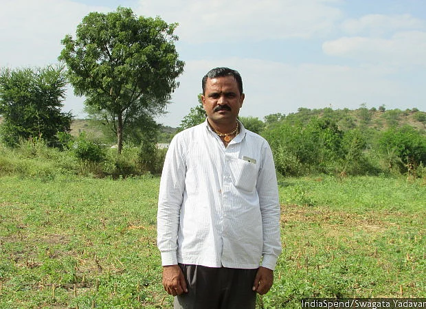 Deepak Patil, 37, who owns 40 acres of land in Valwadi village in Nashik, is one of many farmers who find themselves in a bind due to the government’s push towards a cashless econ