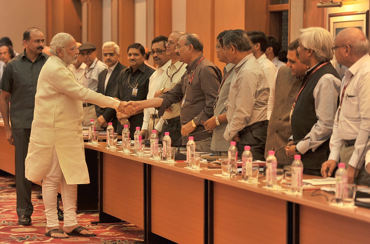 Prime Minister Narendra Modi is introduced to the Secretaries to the Government of India, in New Delhi on June 4, 2014. (Photograph: PIB)<a href="https://www.facebook.com/sharer/sharer.php?u=http://pibphoto.nic.in/photo//2014/Jun/l2014060454237.jpg"><i><br></i></a>