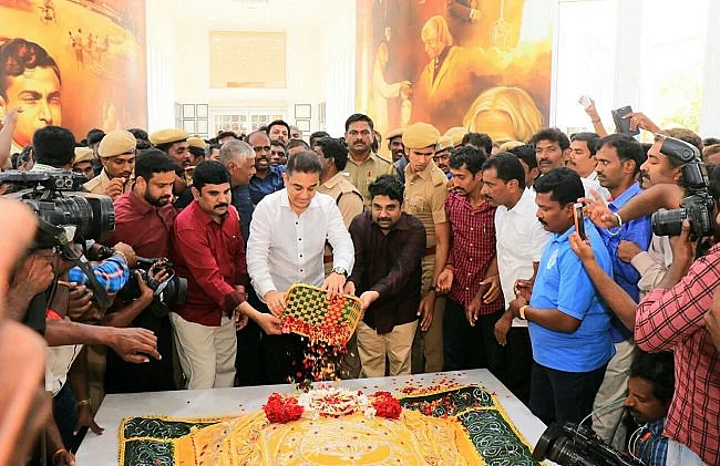 (Photo Courtesy: Twitter/ @<a href="https://twitter.com/KamalHaasanFans/status/966203590825185282">kamalhaasanfans)</a>
