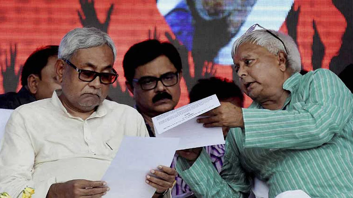 Bihar Chief Minister Nitish Kumar and RJD chief Lalu Prasad at Gandhi Maidan, Patna. (Photograph: PTI)