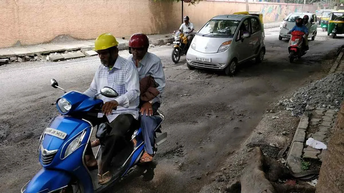 A pothole-ridden road in Bengaluru. (Source: Arun Dev/The Quint)