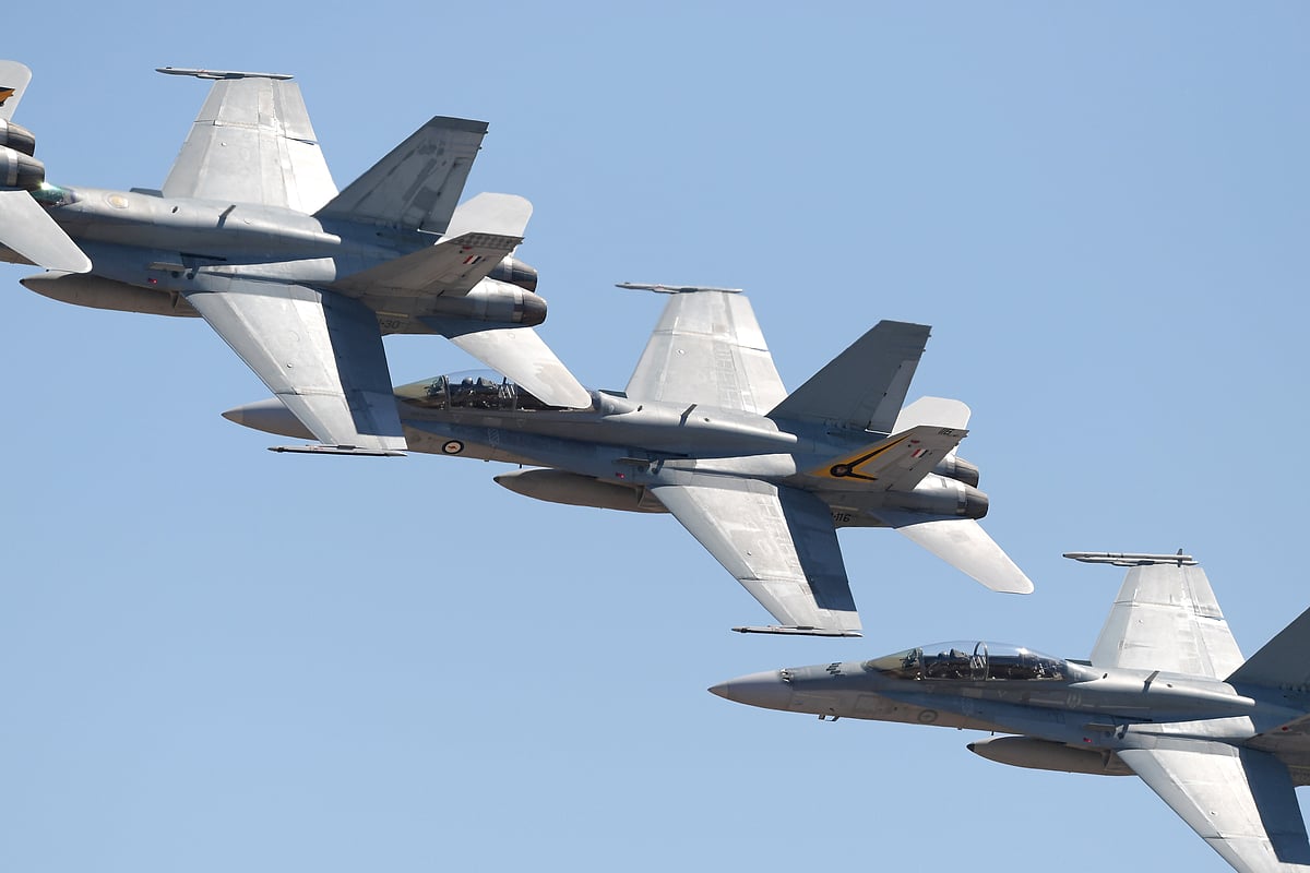 Three F/A-18F Super Hornet fighter jets, manufactured by Boeing Co., fly in formation during an aerobatic flying display. (Photographer: Carla Gottgens/Bloomberg)
