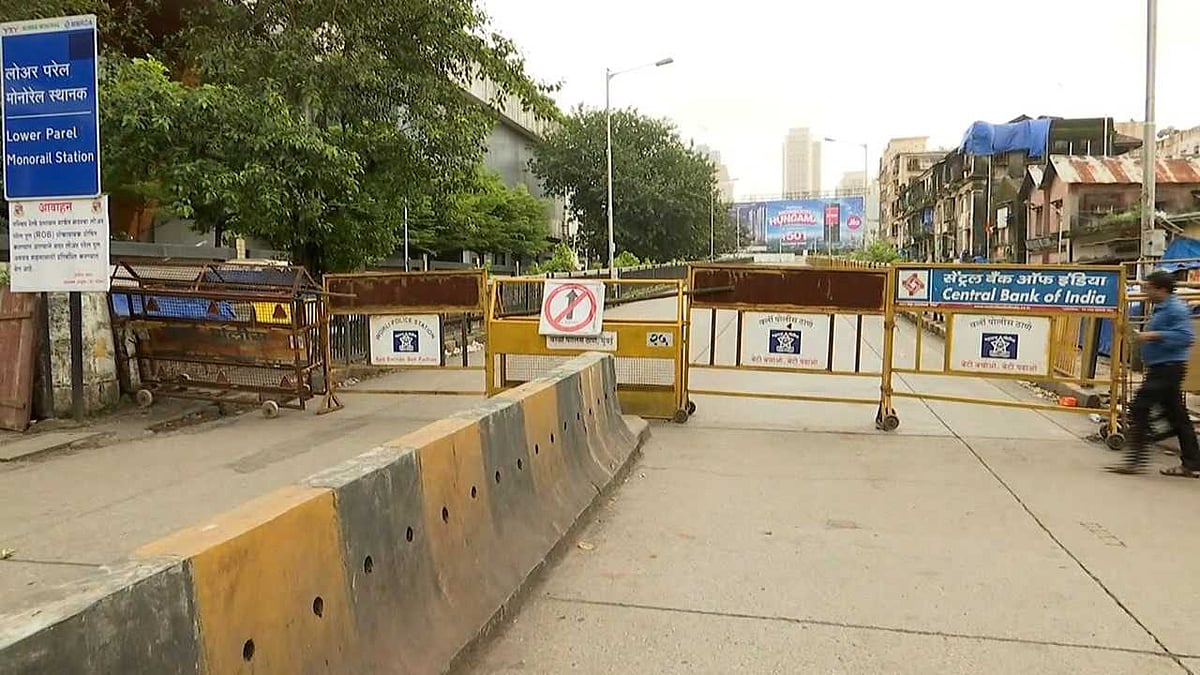NM Joshi Marg (Delisle Road Overbridge) shut for traffic. (Photographer: Chandreyee Mukherjee/BloombergQuint)