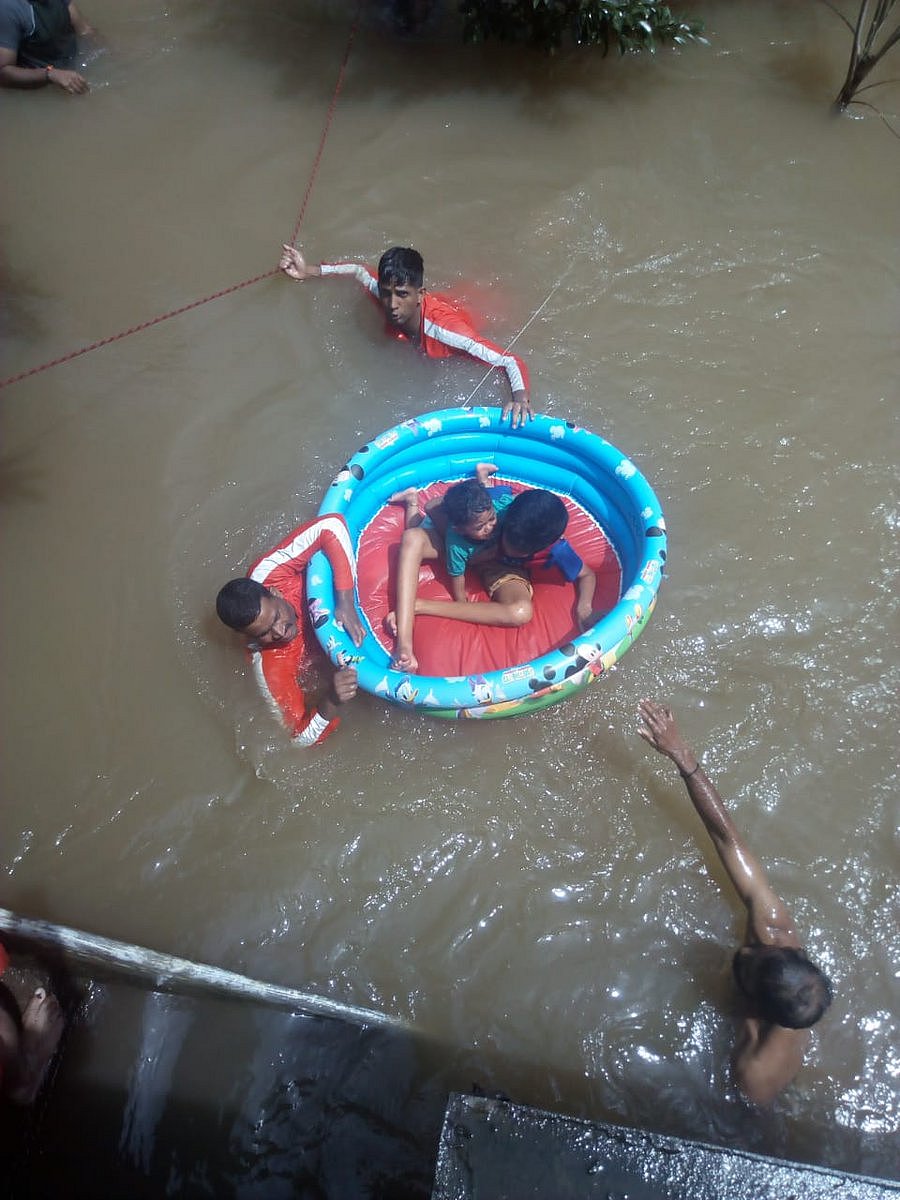 NDRF Members rescue two children in the floods in Kerala. (Source: NDRF Official Twitter Page)