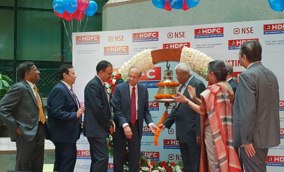 HDFC AMC managing director Milind Barve (left) and HDFC Group chairman Deepak Parekh (right) ring the opening bell at the listing ceremony at the National Stock Exchange. (Photographer: Sajeet Manghat/BloombergQuint)