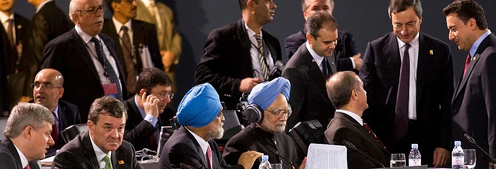 India’s then planning commission deputy chairman Montek Singh Ahluwalia and Prime Minister Manmohan Singh, at the G-20 summit in Pittsburgh, Pennsylvania, on Sept. 25, 2009. (Photographer: Andrew Harrer/Bloomberg)