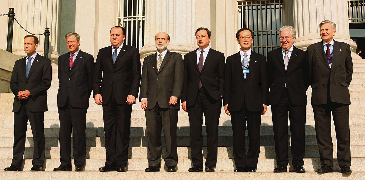 The Group of Seven central bankers pose in front of the U.S. Treasury in Washington, D.C., on April 11, 2008. (Photographer: Chris Kleponis/Bloomberg News)
