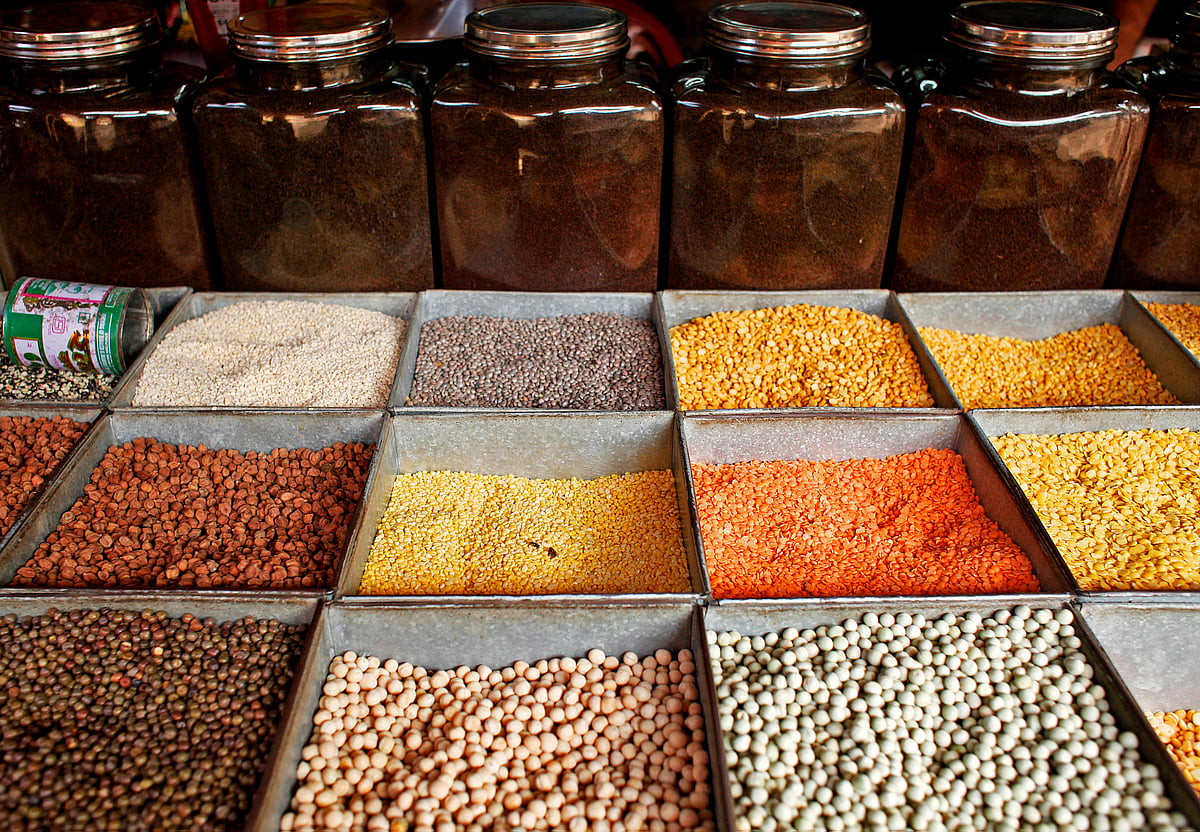 Pulses (lentils and beans) are displayed for sale at a market in Mumbai.  (Photographer: Adeel Halim/Bloomberg).&nbsp;