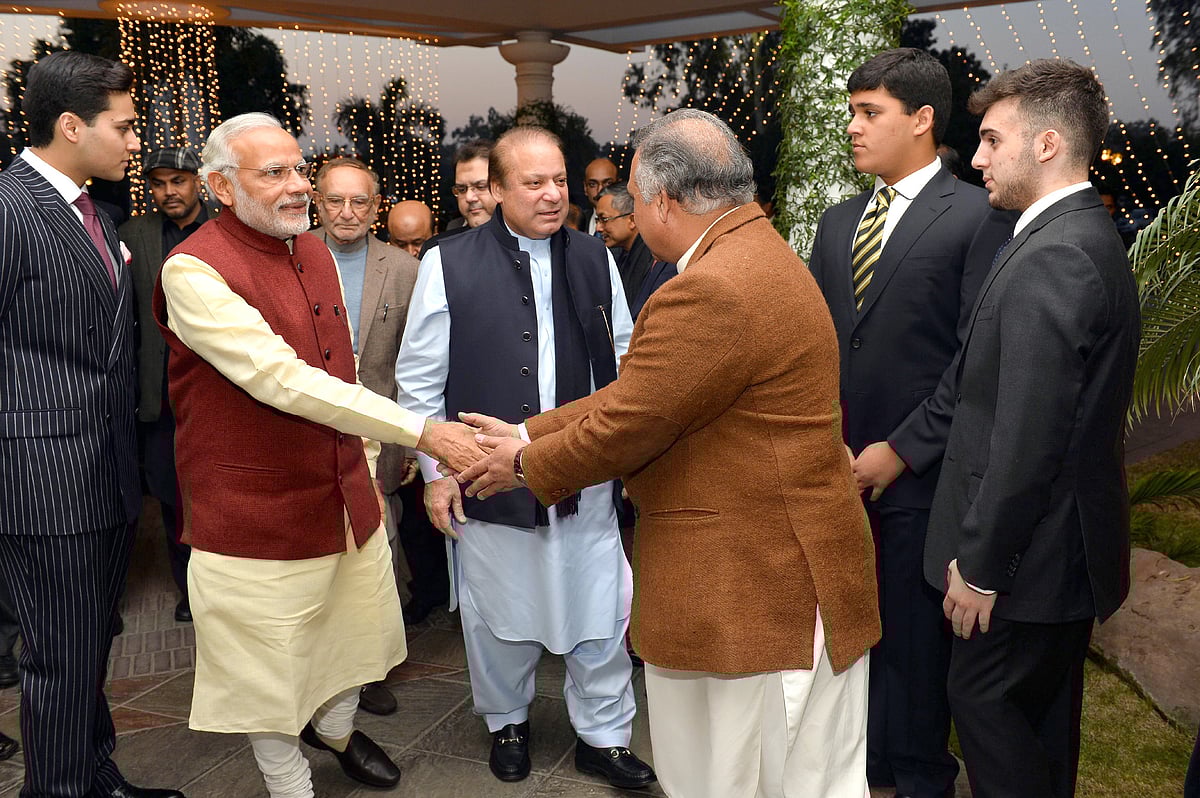 Prime Minister Narendra Modi visits then Prime Minister of Pakistan Nawaz Sharif in Raiwind, Pakistan, on Dec. 25, 2015. (Photograph: PIB)<a href="https://www.facebook.com/sharer/sharer.php?u=http://pibphoto.nic.in/photo//2015/Dec/l2015122574987.jpg"><i><br></i></a>