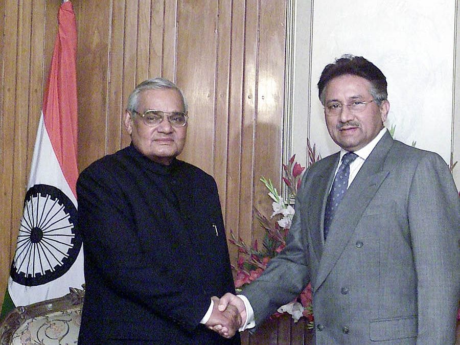Prime Minister Atal Bihari Vajpayee meets Pakistan President Pervez Musharraf in Islamabad, on Jan. 5, 2004. (Photograph: PIB)<a href="https://www.facebook.com/sharer/sharer.php?u=http://pibphoto.nic.in/photo//l-images/h050120041.jpg"><i><br></i></a>