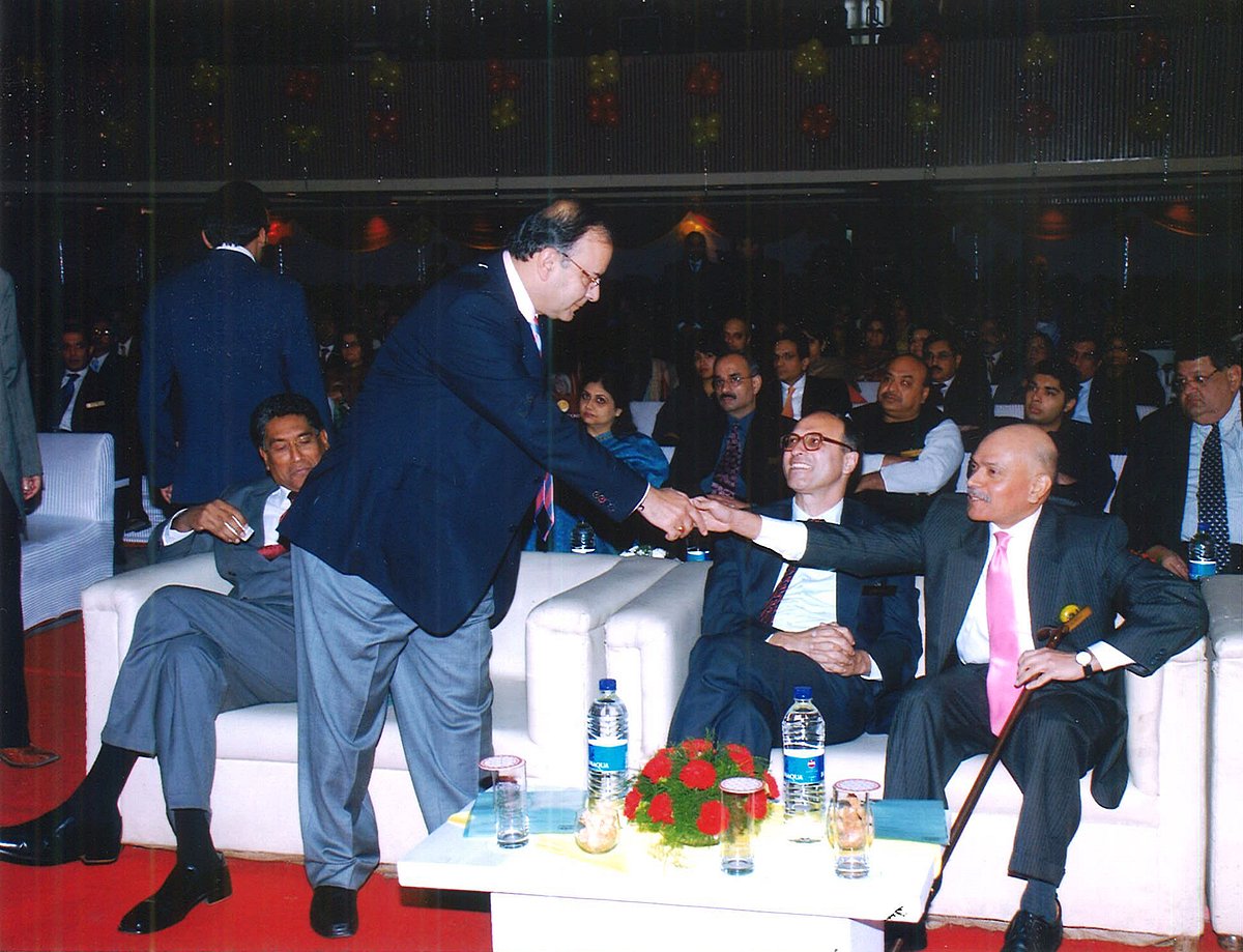 Arun Jaitley greets Raghav Bahl, at the St Xavier’s School golden jubilee event, on Dec. 23, 2009, in Delhi. (Photograph: Raghav Bahl)