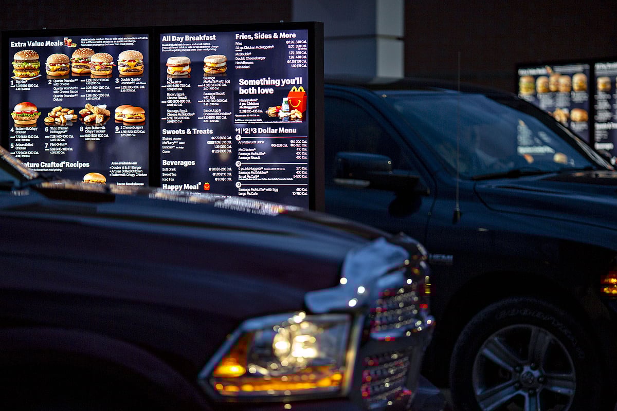 A digital menu board is displayed in the drive-thru of a McDonald’s (Photographer: Daniel Acker/Bloomberg) &nbsp;