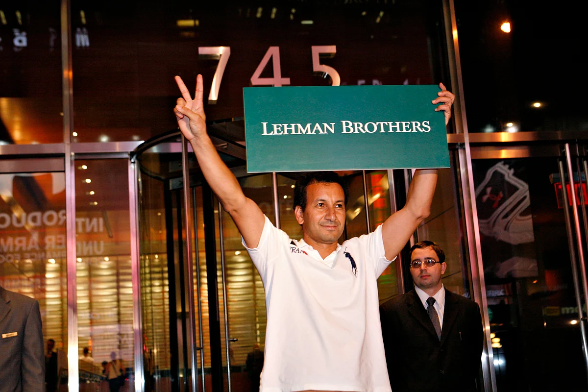 The global head of emerging-market debt at Lehman Brothers, holds up a sign as he leaves the company’s headquarters on Sept. 14, 2008. (Photographer: Tom Starkweather/Bloomberg News)