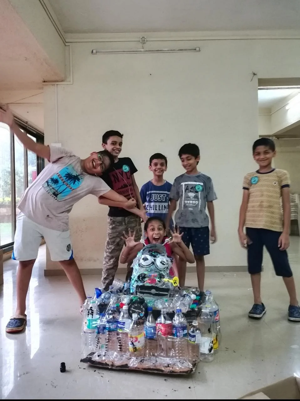 Children who have this year made a plastic daanav. (Photo: Author)