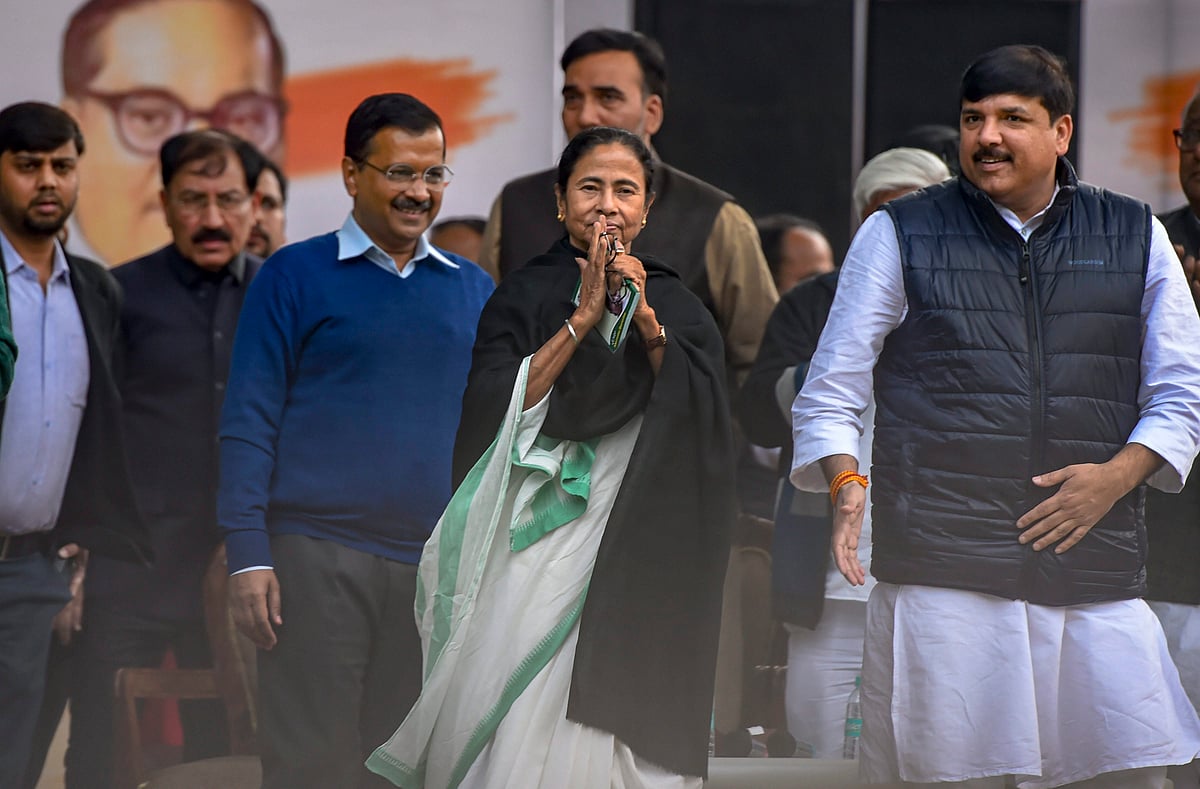 Mamata Banerjee and Arvind Kejriwal at Jantar Mantar, in New Delhi, on Feb. 13, 2019. (Photograph: PTI)