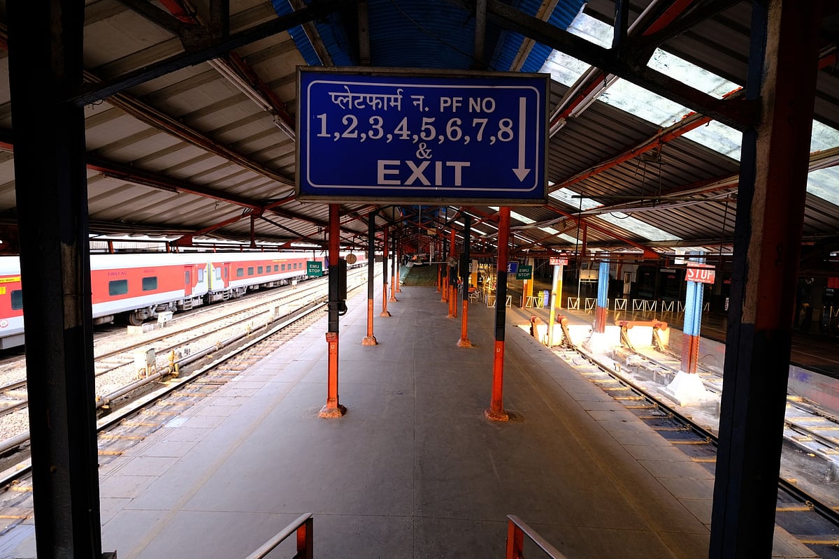 An empty railway platform, in Delhi, on March 30, 2020. (Photographer: T. Narayan/Bloomberg)