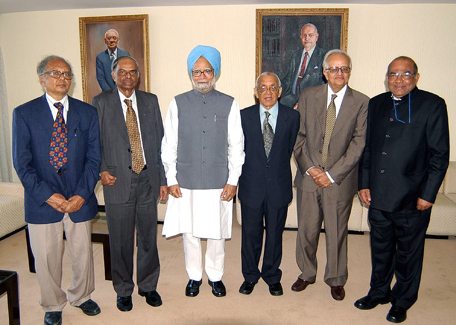 Former&nbsp; governors S Venkitaramanan, C Rangarajan, Manmohan Singh, M Narasimham, Bimal Jalan, and YV Reddy, at the RBI in Mumbai in 2004. (Photograph: RBI)