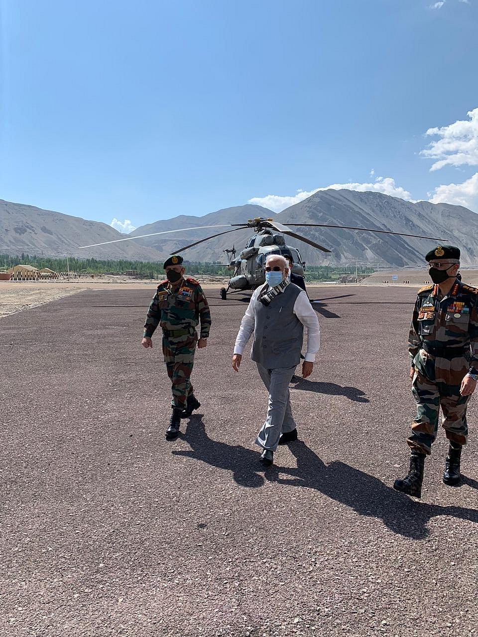 Prime Minister NArendra Modi is accompanied by the Chief of Defence Staff and the Army Chief. (Source: PIB)