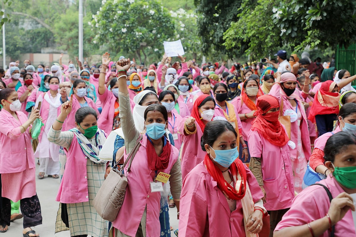 Accredited  ASHAs&nbsp; protest in New Delhi, on Aug. 9, 2020. (Photographer: T. Narayan/Bloomberg)