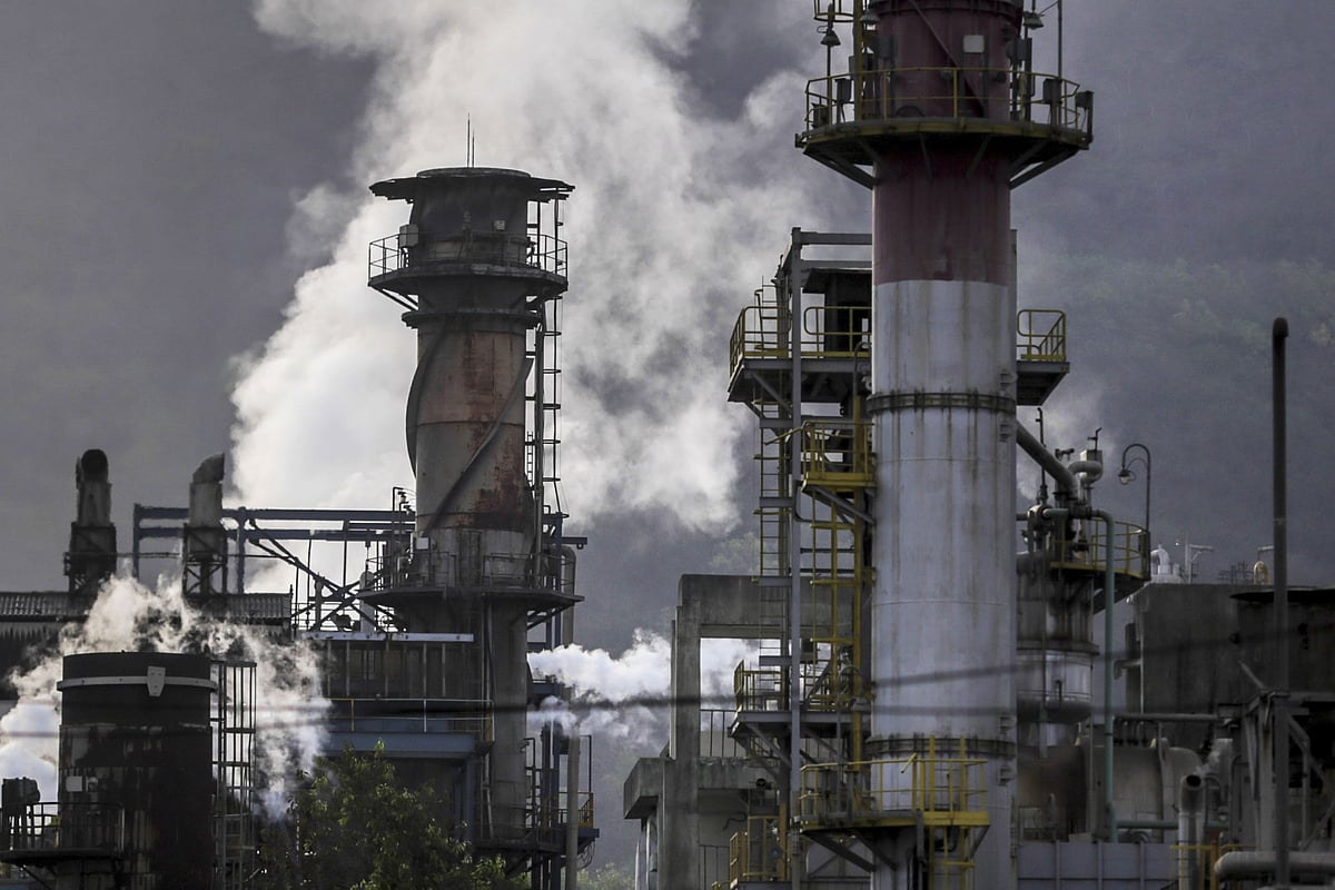 Emissions rise from chimneys at the Oil and Natural Gas Corporation Ltd.  Uran plant in  India. (Photographer: Dhiraj Singh/Bloomberg)