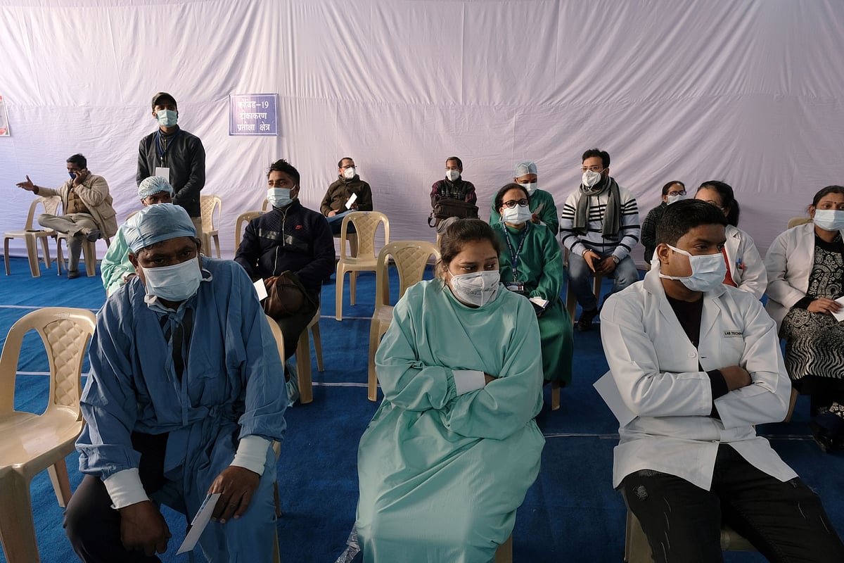 Healthcare workers wait ahead of their Covid-19 vaccination, at a hospital in New Delhi, on Jan. 16, 2021. (Photographer: T. Narayan/Bloomberg)