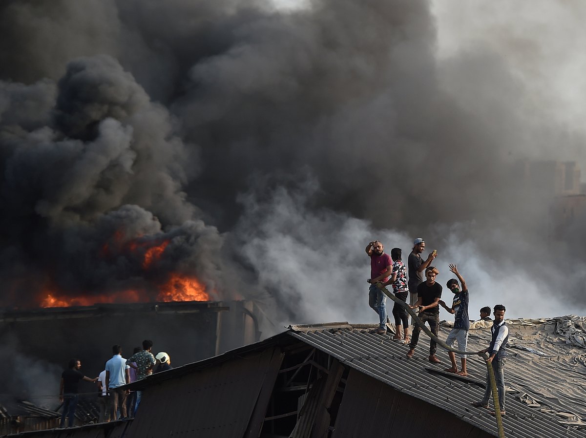 Fire Breaks Out At Auto Parts Shops In Mumbai's Kurla Area