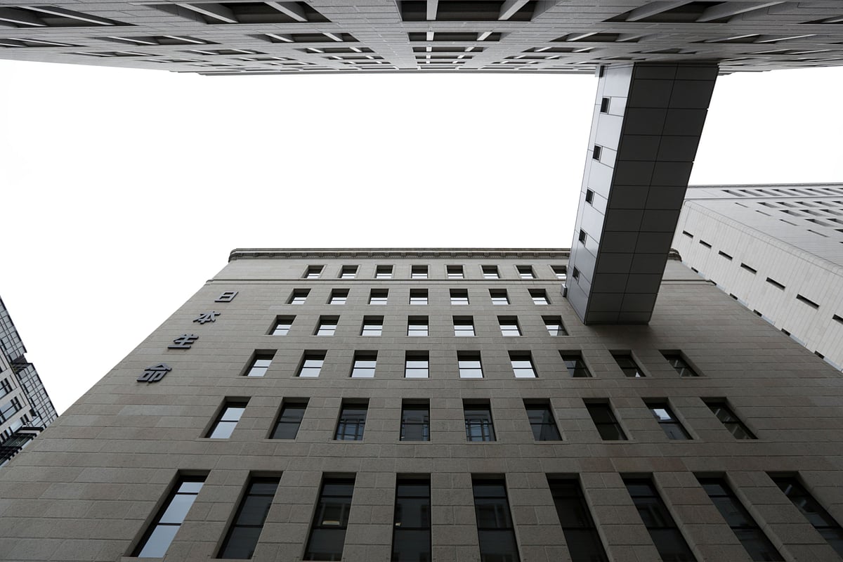 The Nippon Life Insurance Co. headquarters stands in Osaka, Japan.  (Photographer: Tomohiro Ohsumi/Bloomberg)