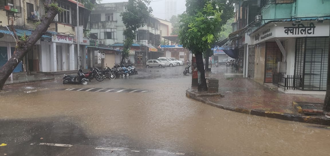 <div class="paragraphs"><p>Water logging in Dadar area of Mumbai. (Source: BloombergQuint)</p></div>