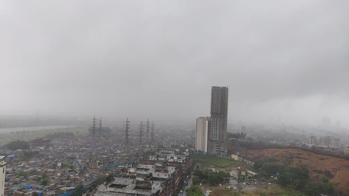 <div class="paragraphs"><p>Dark clouds engulf area near Mumbai Harbour in Wadala. (Source: BloombergQuint)</p></div>