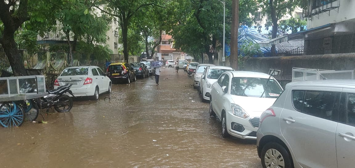 <div class="paragraphs"><p>Water logging in Dadar area of Mumbai. (Source: BloombergQuint)</p></div>
